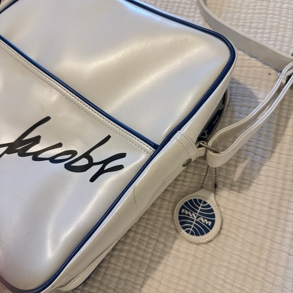 Iconic PanAm with Marc Jacob’s bag - Picture 3 of 8